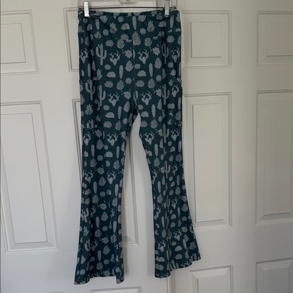Cactus Print Green Flared Legging Pants Large Stretch